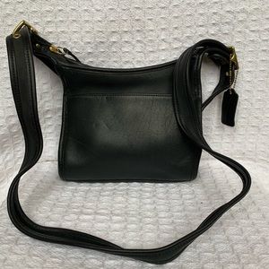 MOVING SALE! 🧳 COACH Vintage Leather Shoulder Bag
